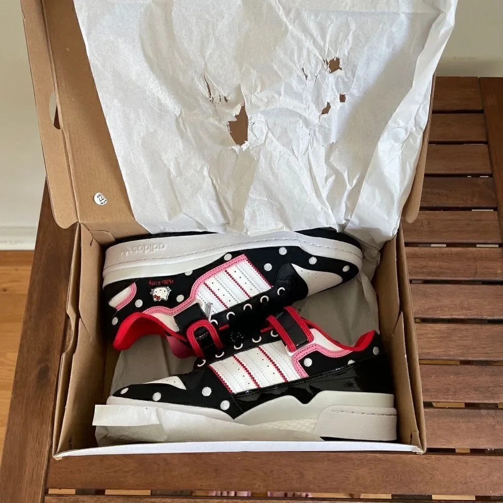 Adidas Forum Low Hello Kitty Polka Dot Women Size 8(GW7167)box slightly crushed